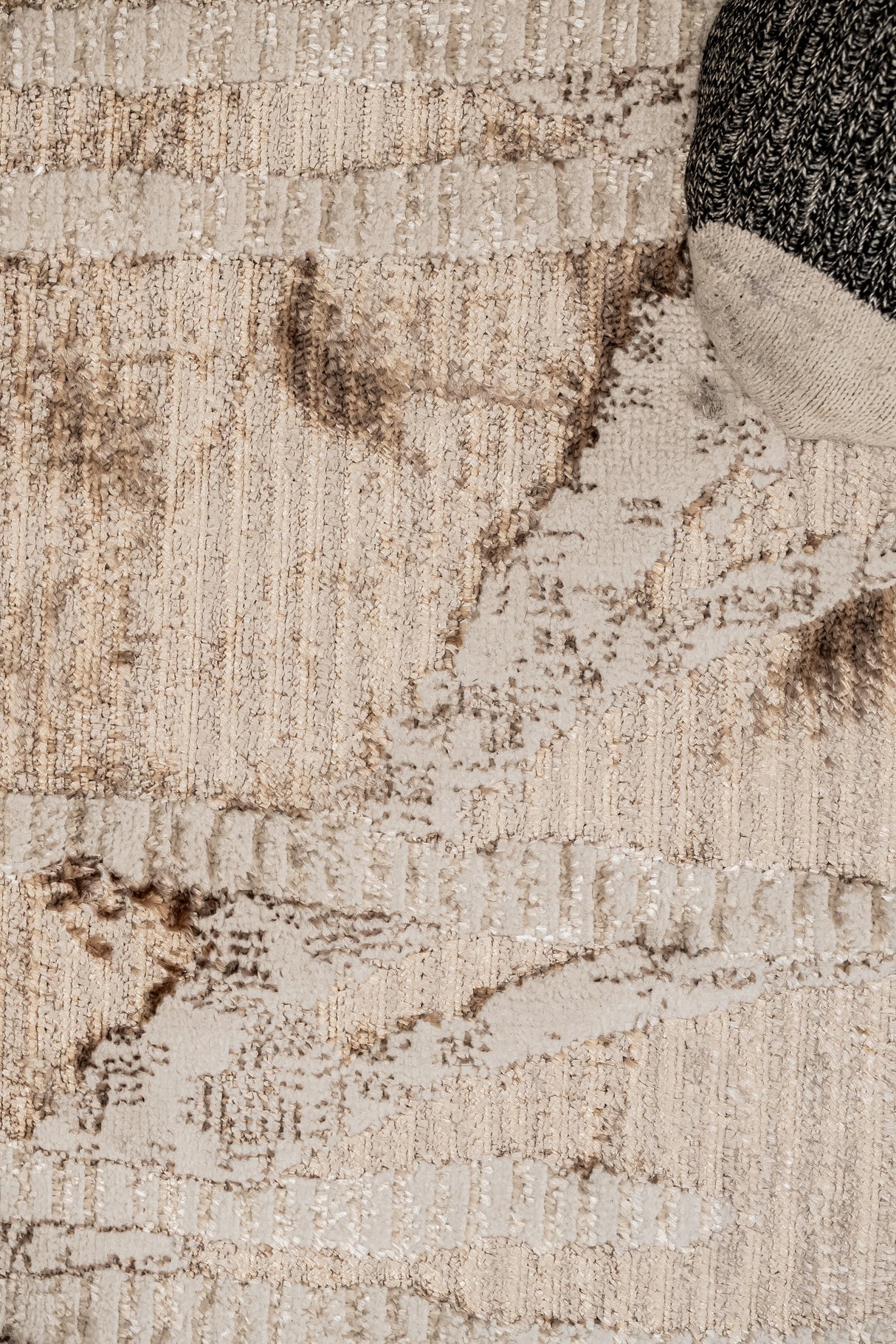 KAI 209 Polyester Fabric - Cream Rug With Subtle Bronze Abstract Design, Machine Made, Cotton Backing (3 Sizes)