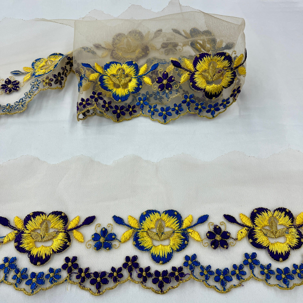 Embroidered Floral Lace Trimming