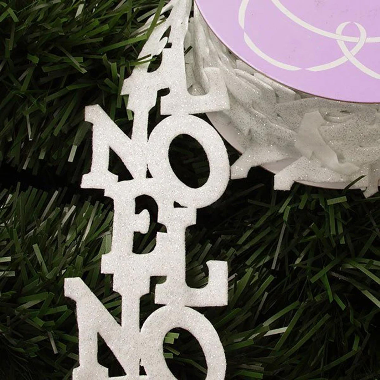 Die Cut Felt Ribbon 2 1/2 '' x 10 yd White Sparkle Noel Color 1 / ROLL