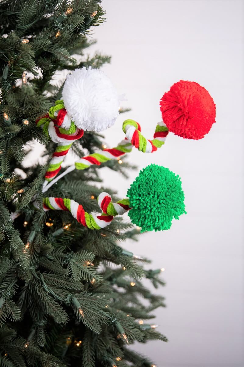 31” Pom Pom Spray