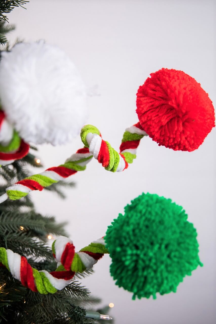 31” Pom Pom Spray