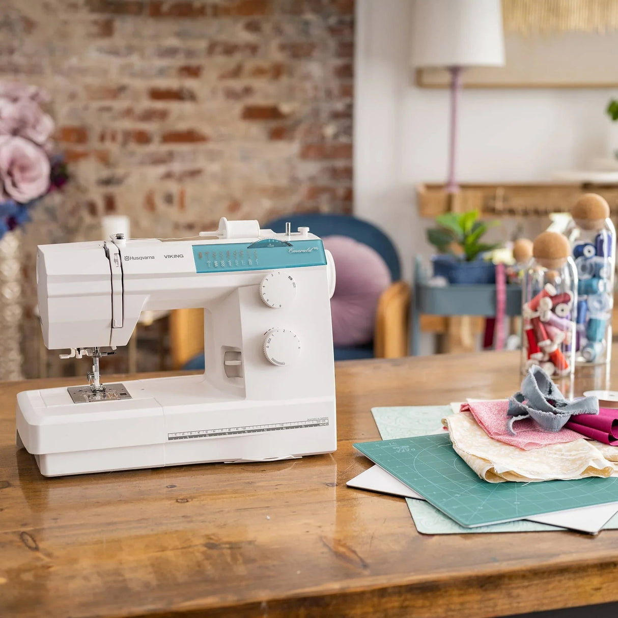 Husqvarna Viking Emerald 116 Sewing Machine