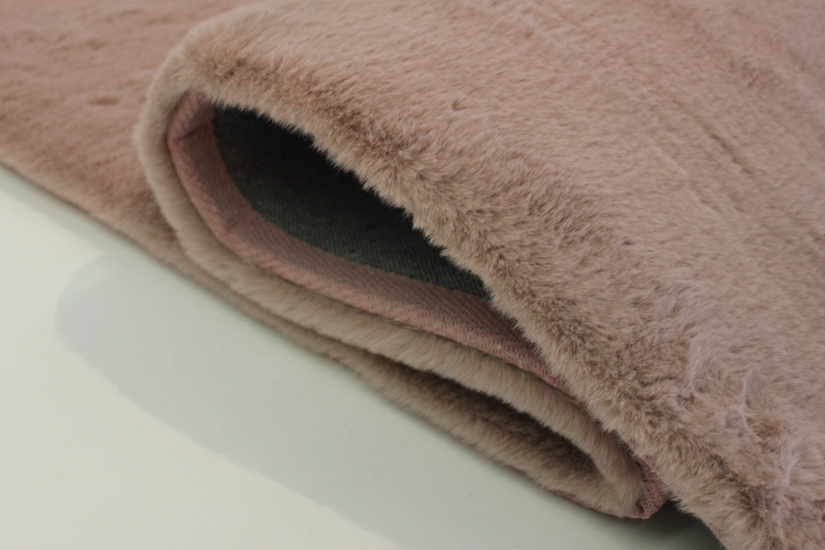 Machine-Made Faux Fur Rug for Opulent Indoor Comfort and Style