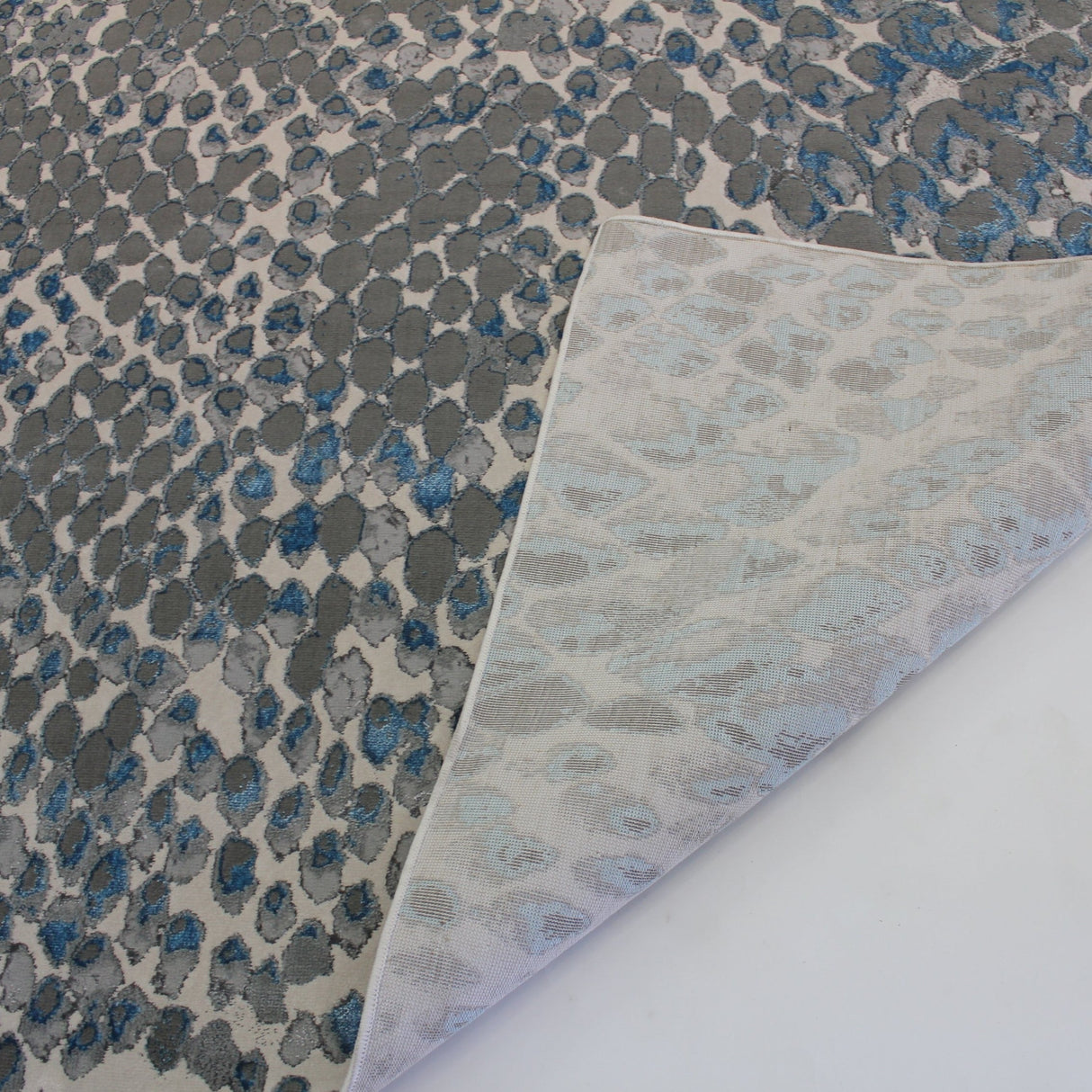 Silver Shimmery Changing Color Gray Aqua Blue Polyester Viscose Blend Area Rug Fabric - Color Changing, Gray Aqua Blue, 5' 3" X 7' 5" (1 Piece)