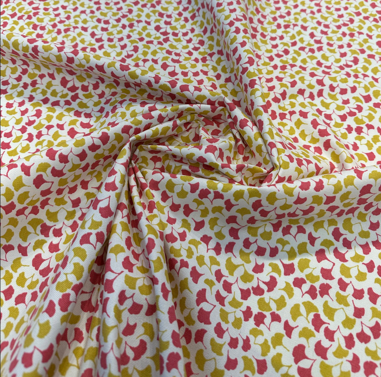 Howards End Strawberry Robert Allen Cotton Fabric - Strawberry Print, 58" Width (1 Yard)