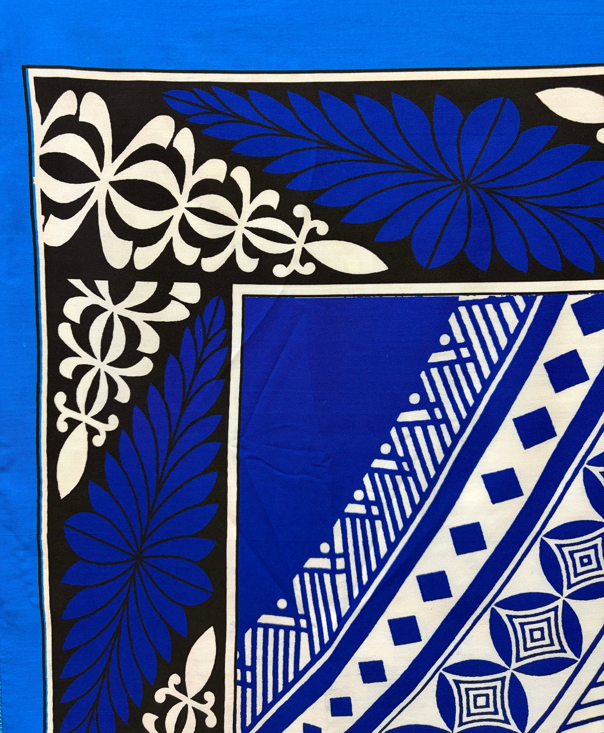Polyester Tupenu Sarong Kingdom of Tonga Crown