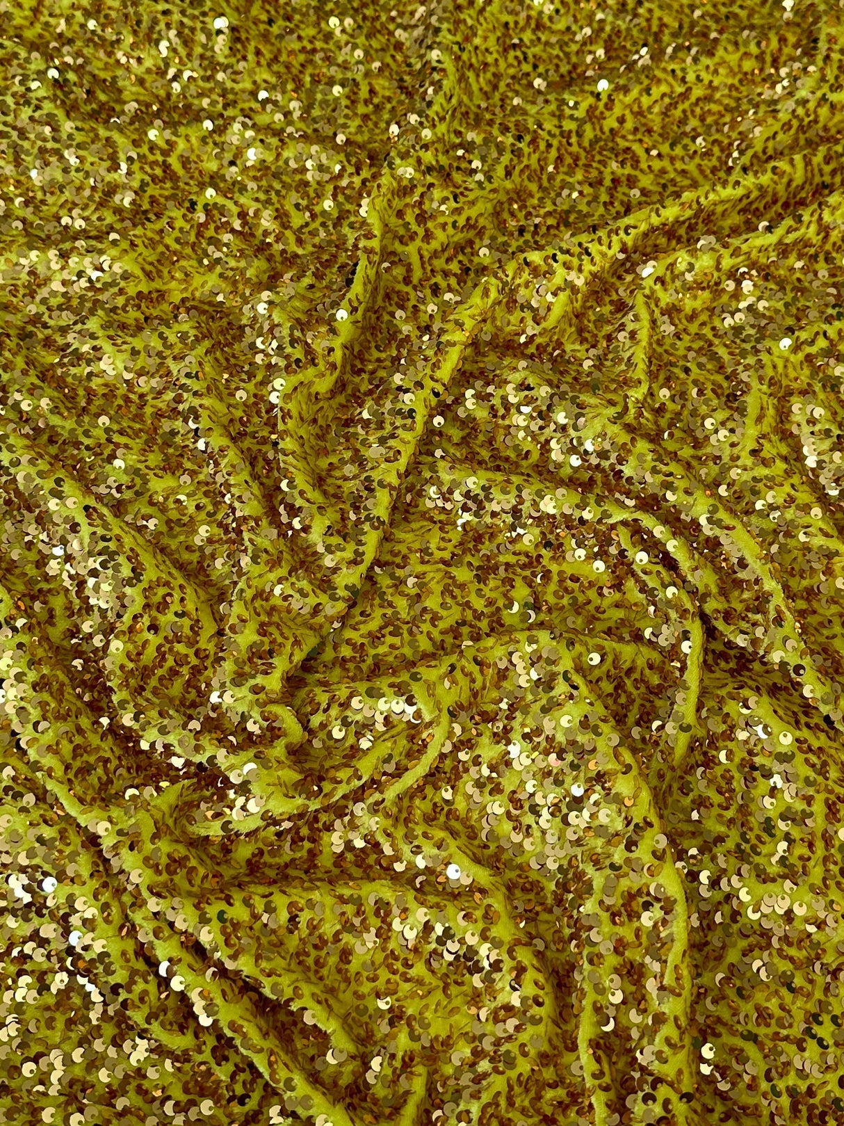 Stretch Sequin on Velvet Yellow Gold