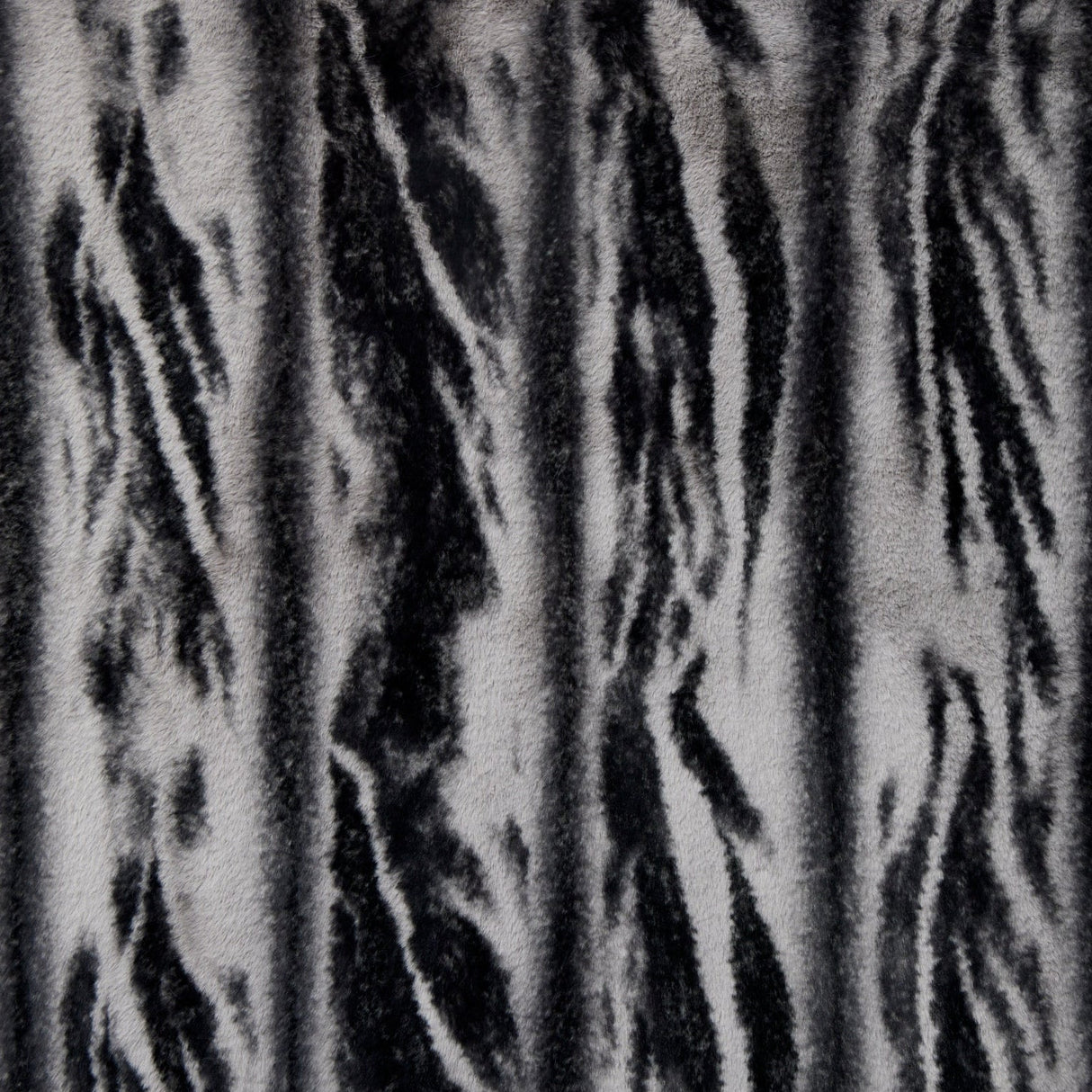 Luxe Cuddle Nube Graphite/Black Fabric 58/60"