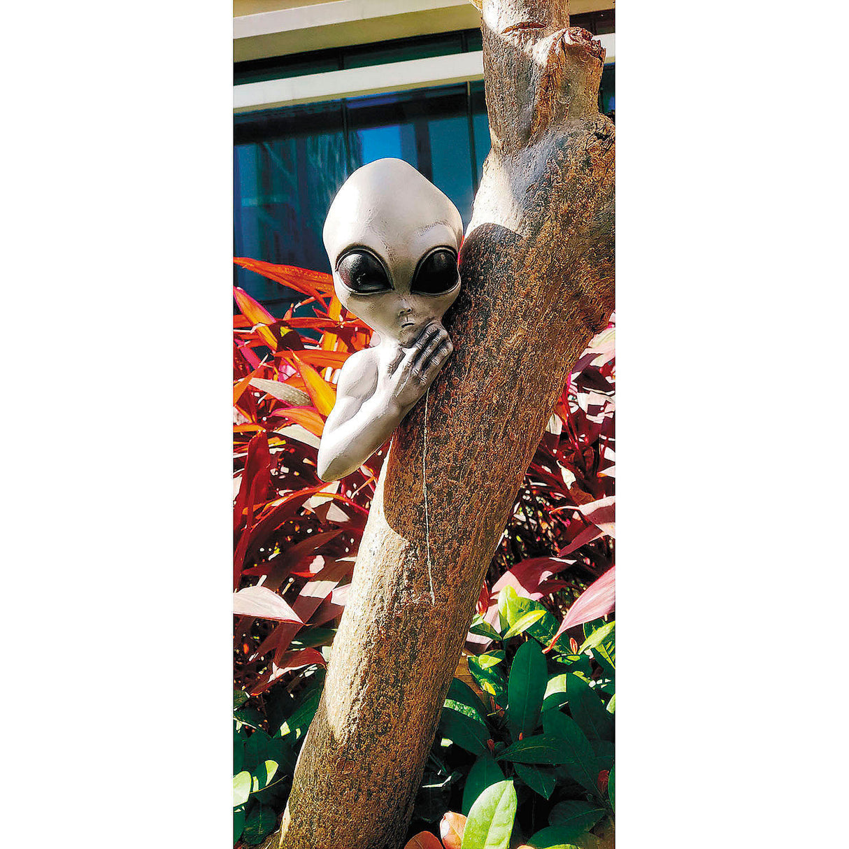 Creative Green Alien Tree Peekers Decoration for Halloween Lawn and Outdoor Parties