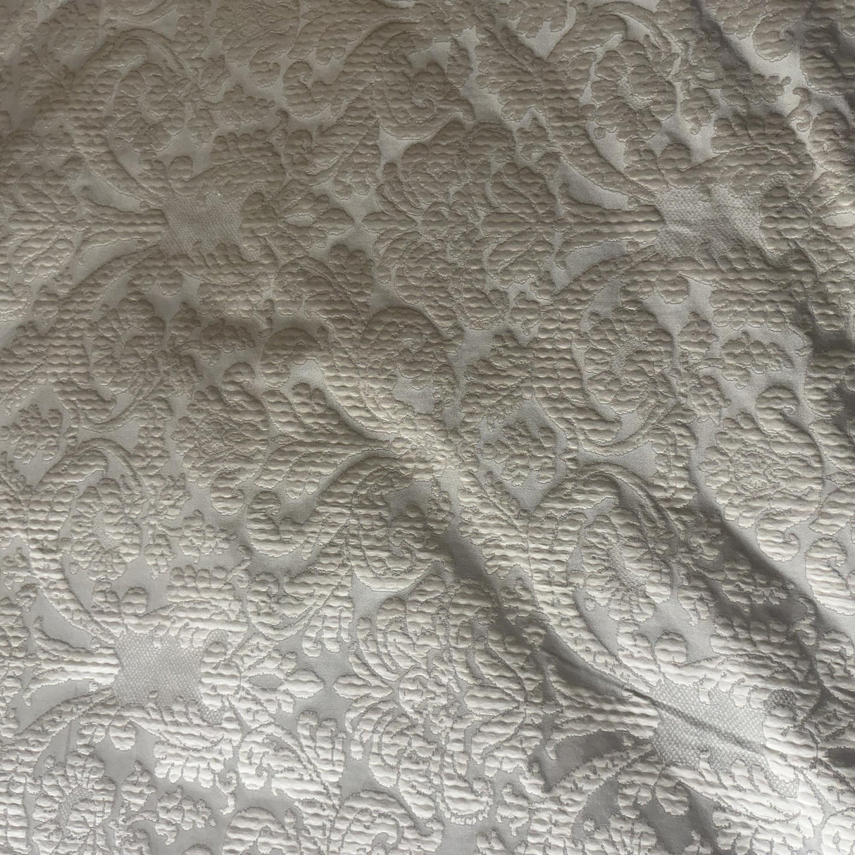 Mondavi Silk Fabric - Traditional Two-Toned Damask, 55" Width (1 Yard)