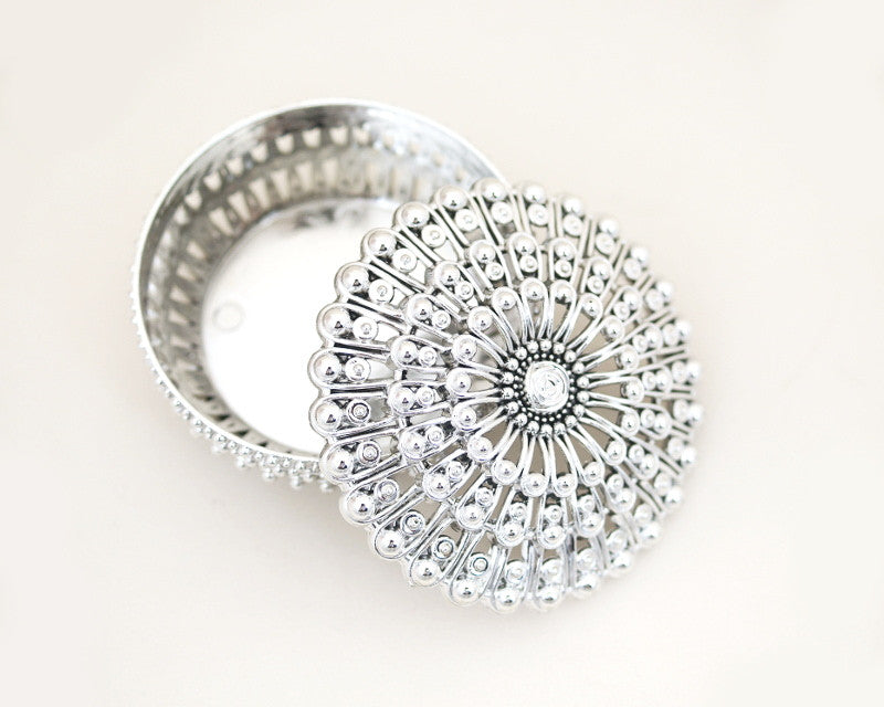 2 3/4" Silver Round Carved Plastic Favor Box - Pack of 12