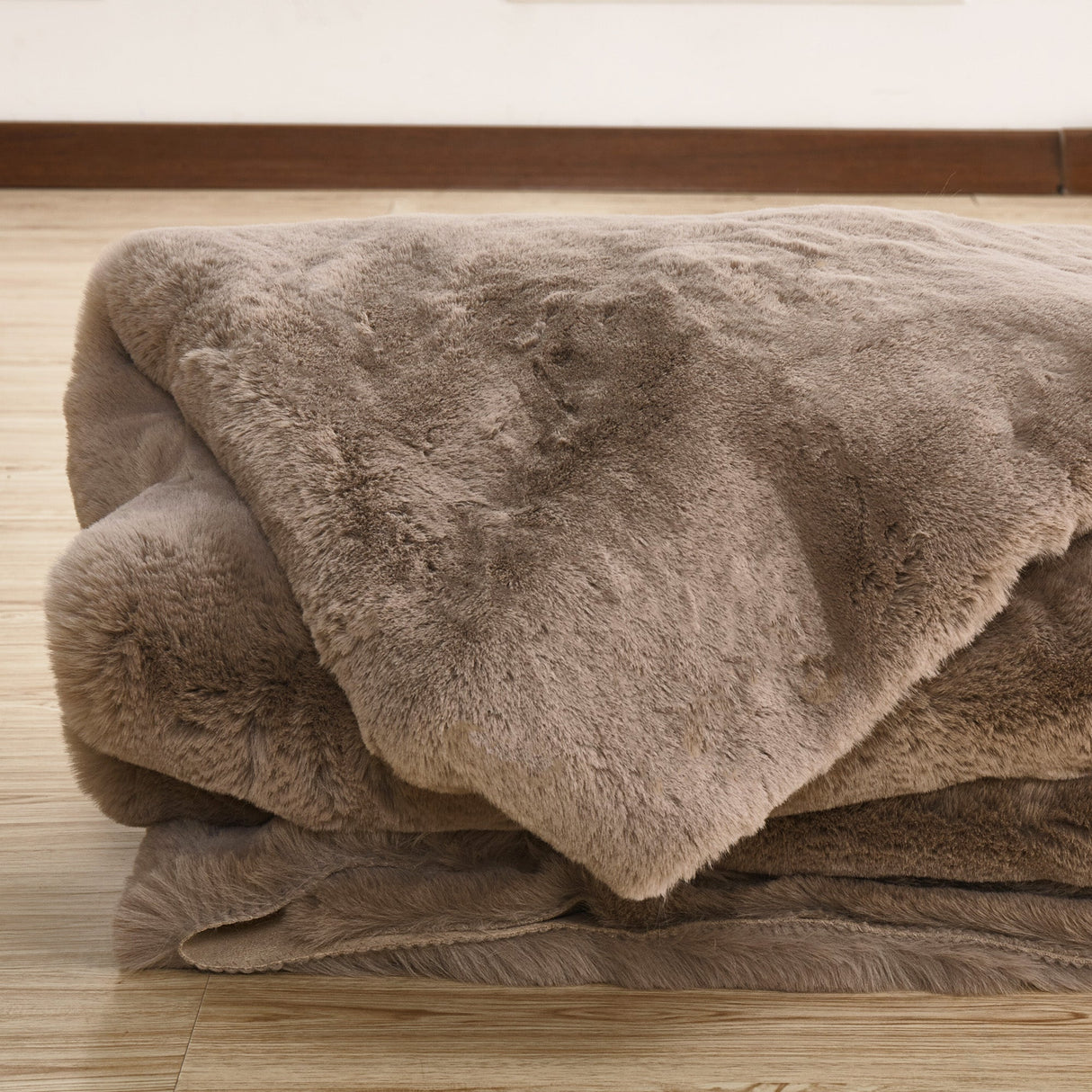 Soft Touch Faux Rabbit Chinchilla Feel Polyester Fabric - Solid Colors, 1" Pile Height (1 Rug)