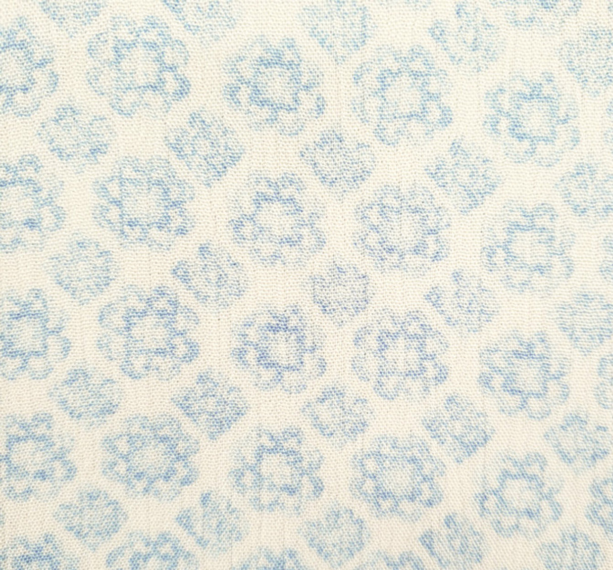 1 Yard Rayon Crinkle Off White/Blue Woven Fabric, 50/52″ Wide 100% Rayon