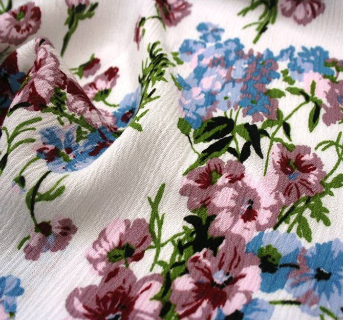 Rayon Crinkle 1D704 100 Percent Rayon Fabric - Ivory/Mauve Vertical Rippled Texture, 50/51" Width (1 Yard)