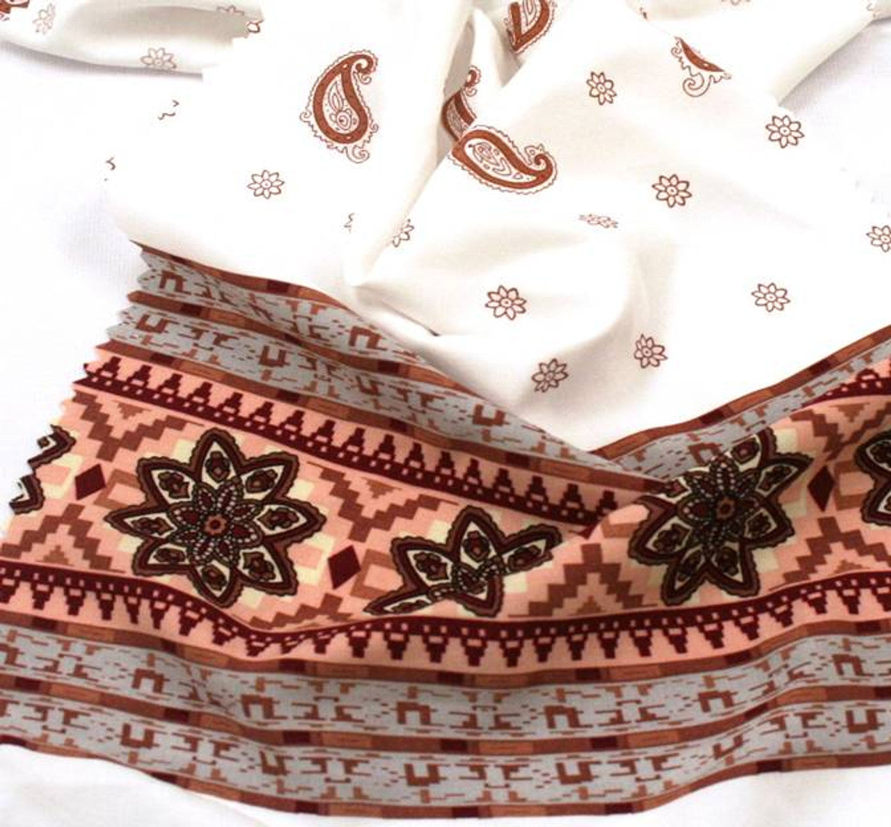 1 Yard Poplin Print Off White And Khaki Rayon Elegant Apparel Fabric 54/55 Inches Width