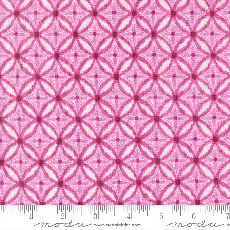 Cotton Fabric Reef Medallion Magenta 44/45"