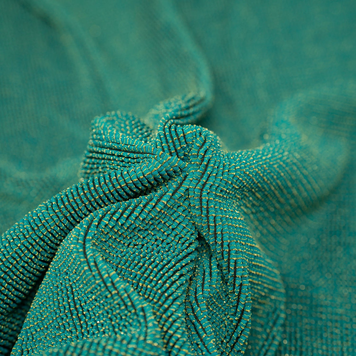 Ritzy Crinkle Nylon Polyester Spandex Metallic Fabric - Crinkle Jacquard, 4-Way Stretch, 22" Width, 680 Gsm (1 Yard)
