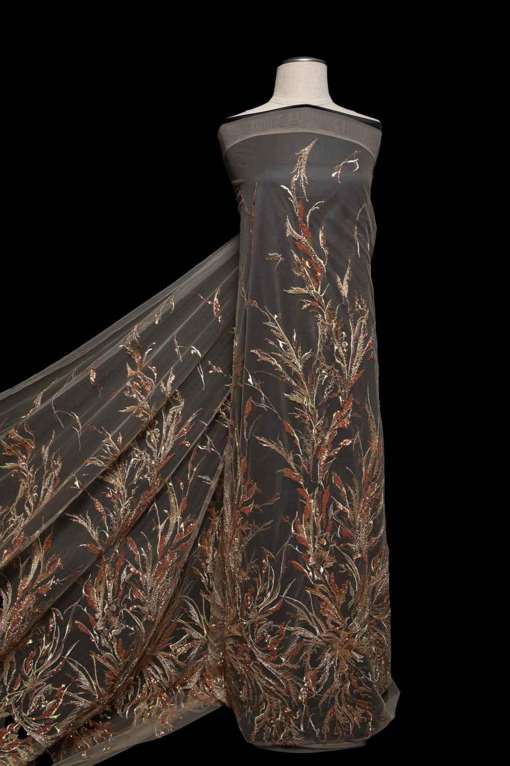 সিকুইন এবং সুন্দর প্যাটার্ন দিয়ে সূচিকর্ম করা ১ গজ টিউল লেইস ফ্যাব্রিক, ৫২" চওড়া