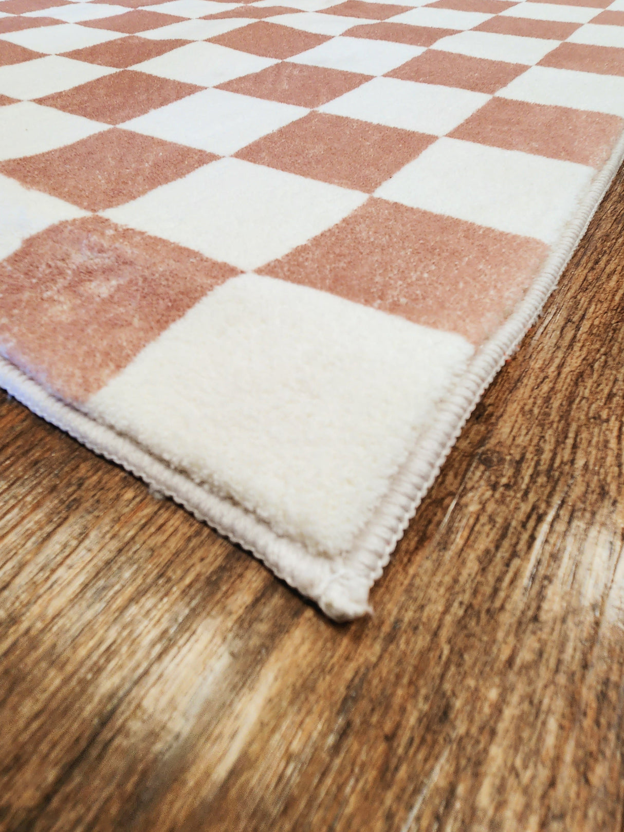 SHAH-31 Polyester Area Rug - Anti-Slip Foldable Design, 5' X 8' (1 Unit)