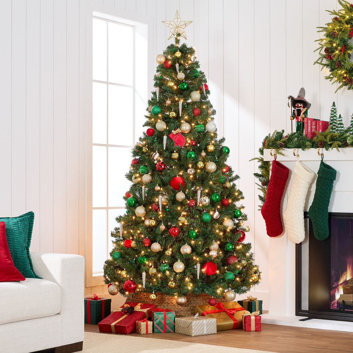 Pre Lit Green Spruce Christmas Tree with Twinkling Lights