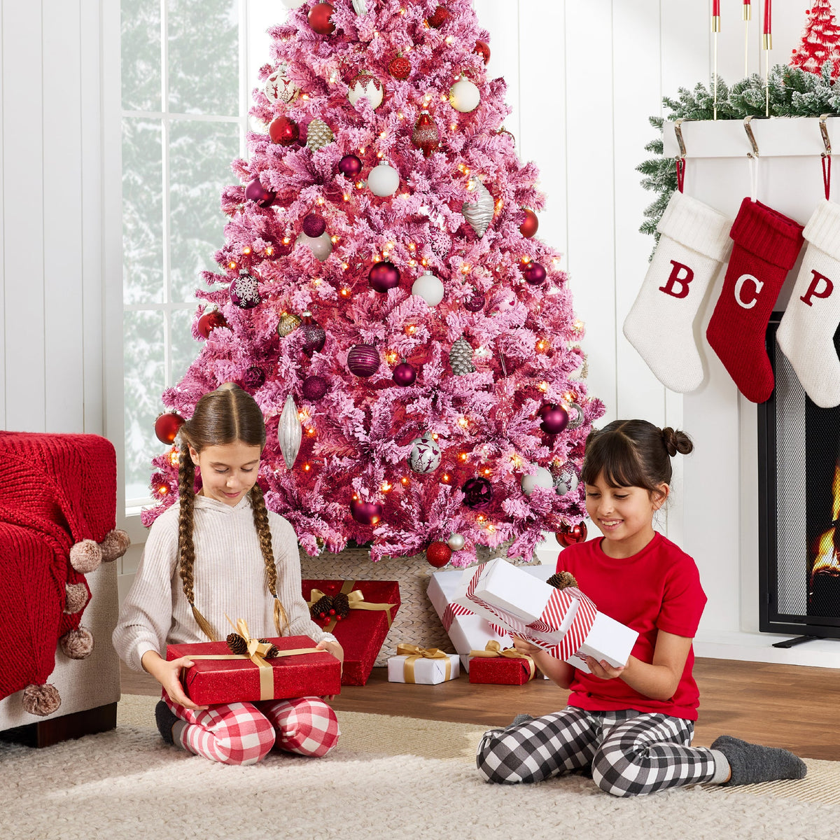Pre-Lit Snow Flocked Christmas Tree with Sturdy Metal Base Stand product image showing its overall design and key.