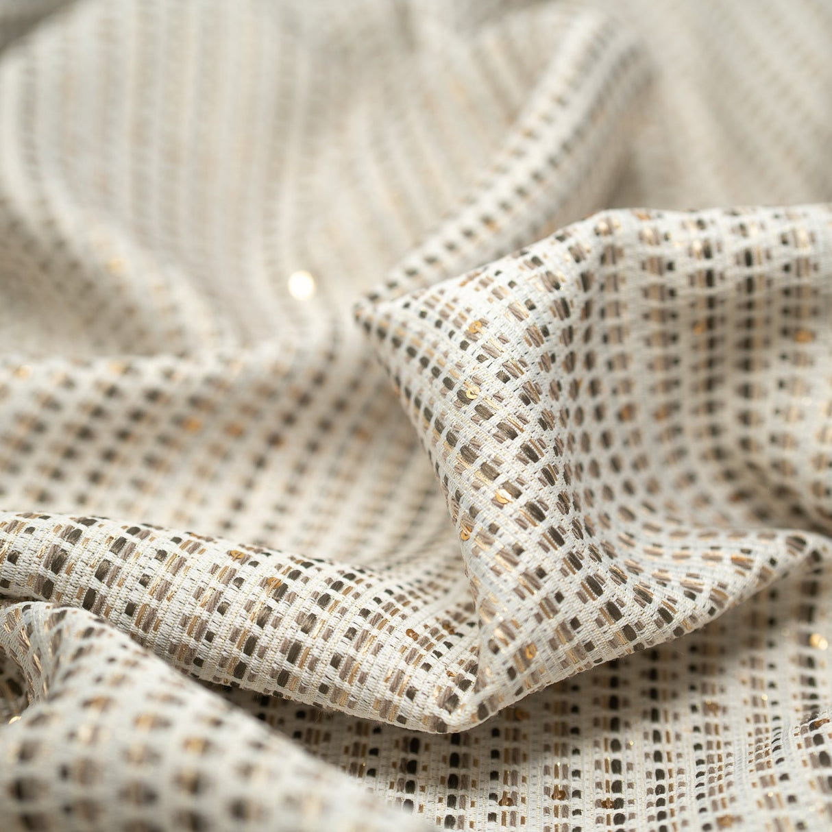 White And Gold Weave Metallic Brocade Fabric - White And Gold Weave, Metallic Jacquard Pattern (1 Yard)