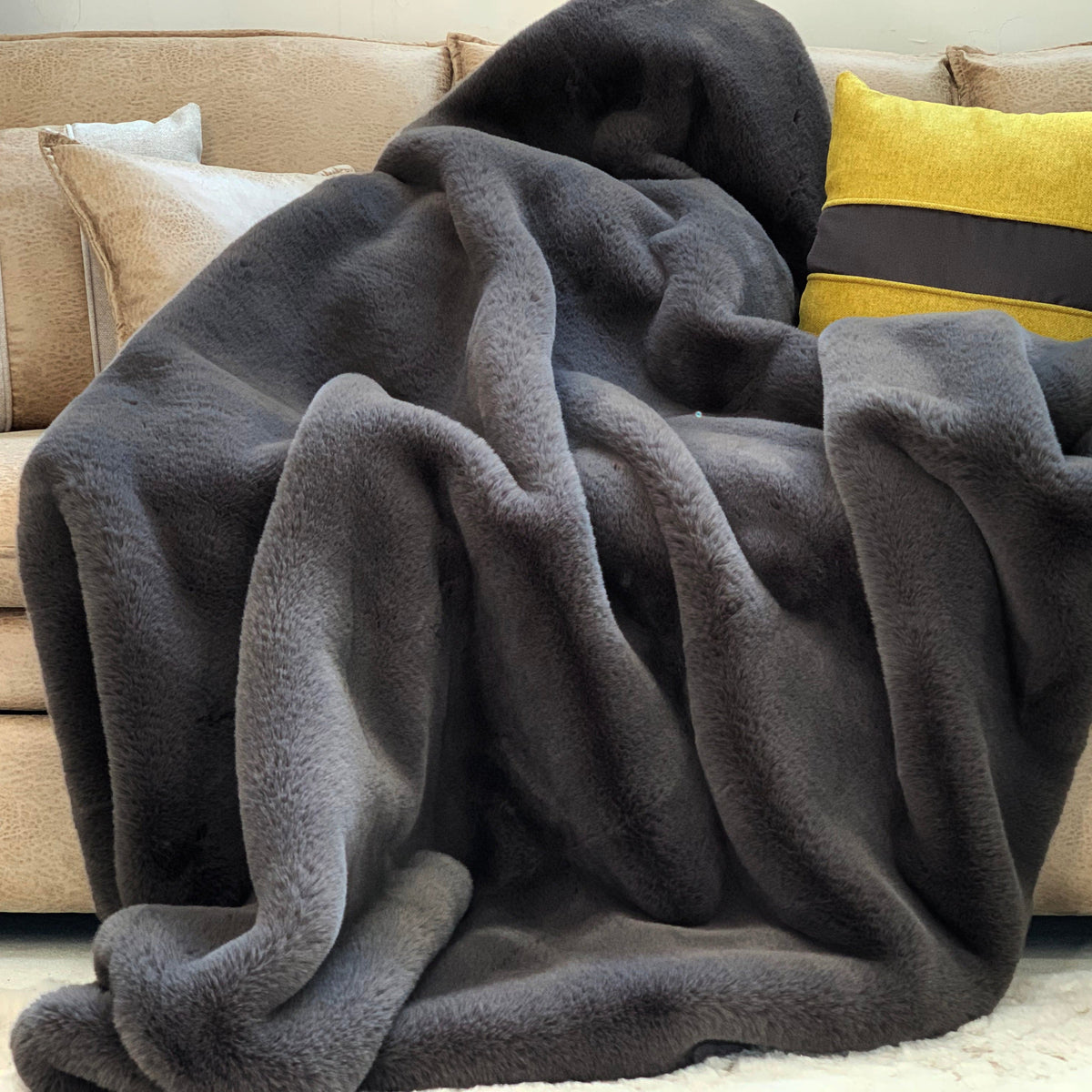 Bella Luxury Faux Fur Throw Blanket Collection for Ultimate Cozy and Opulent Home Décor