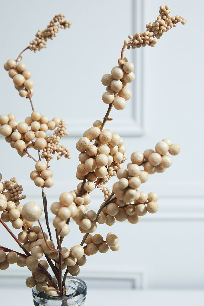 18” Cream Dew Berry Christmas Spray