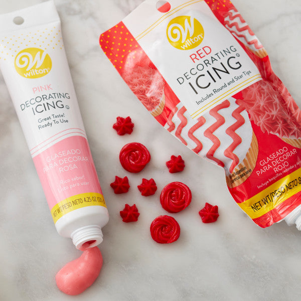 Wilton Red Icing Pouch with Tips, 8 oz.