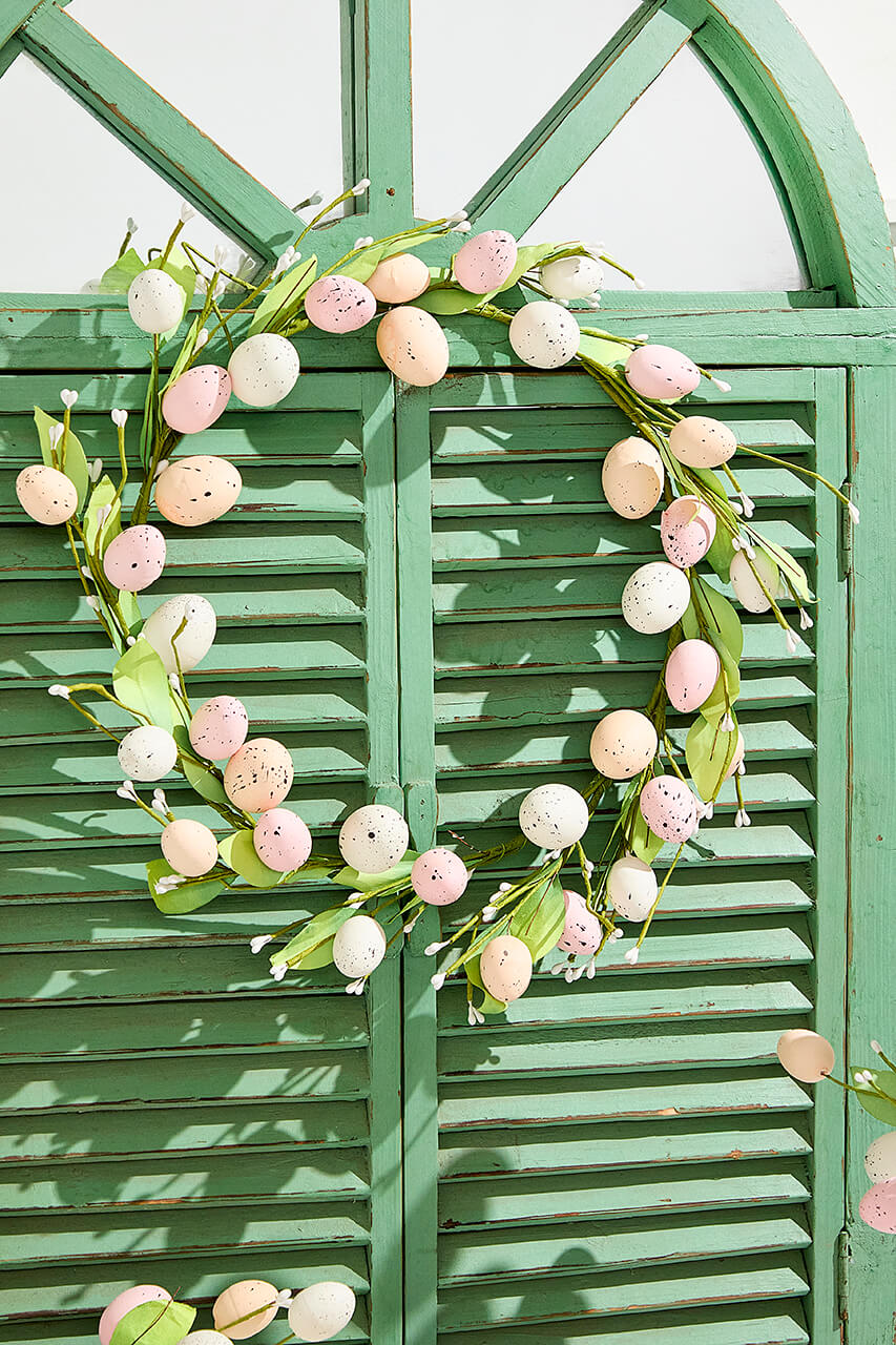 14" Egg & Leaf Wreath - Large
