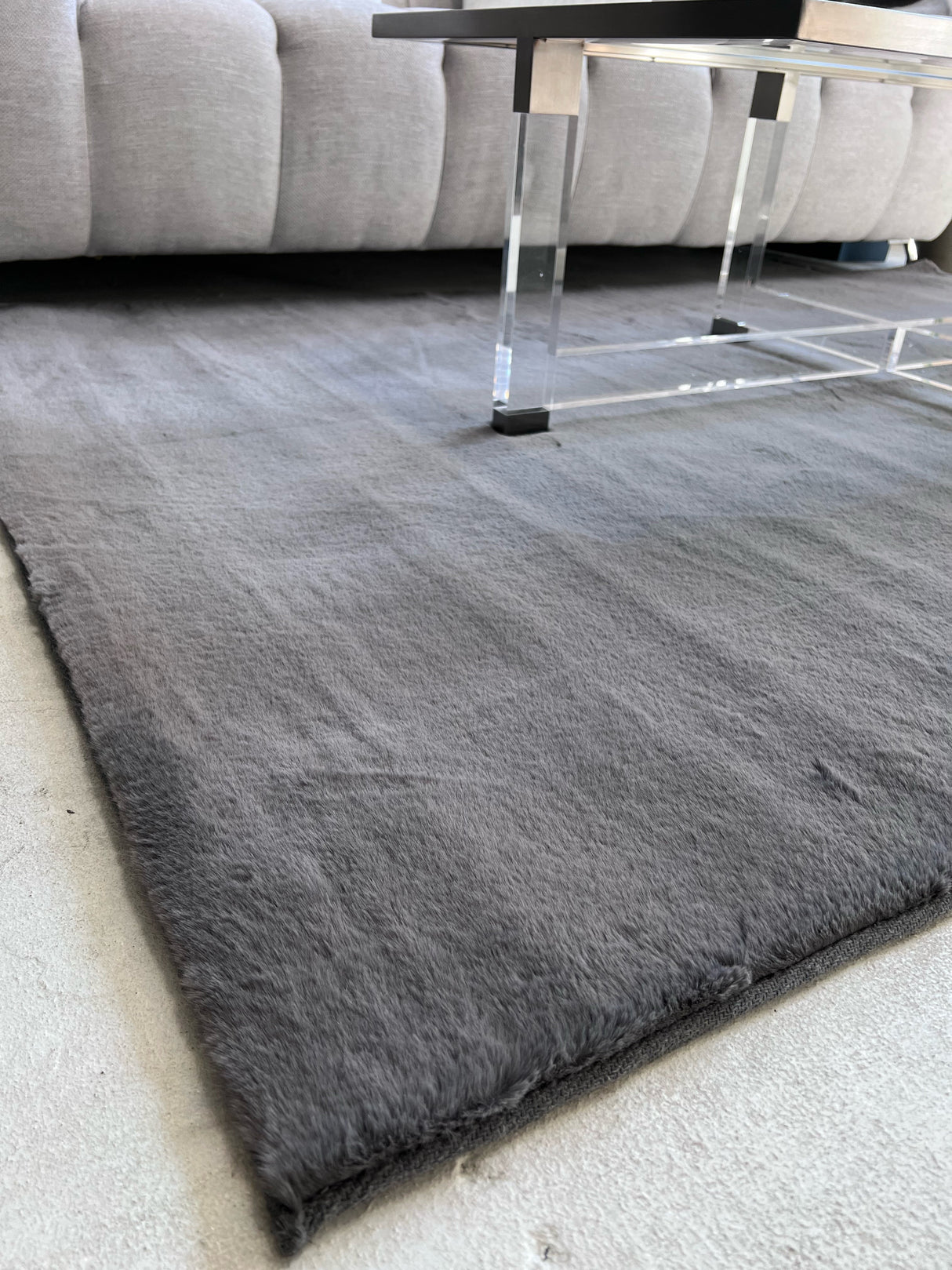 Machine-Made Faux Fur Rug Faux Fur Fabric - Plush Faux Chinchilla Texture, Indoor Use Only (1 Piece)
