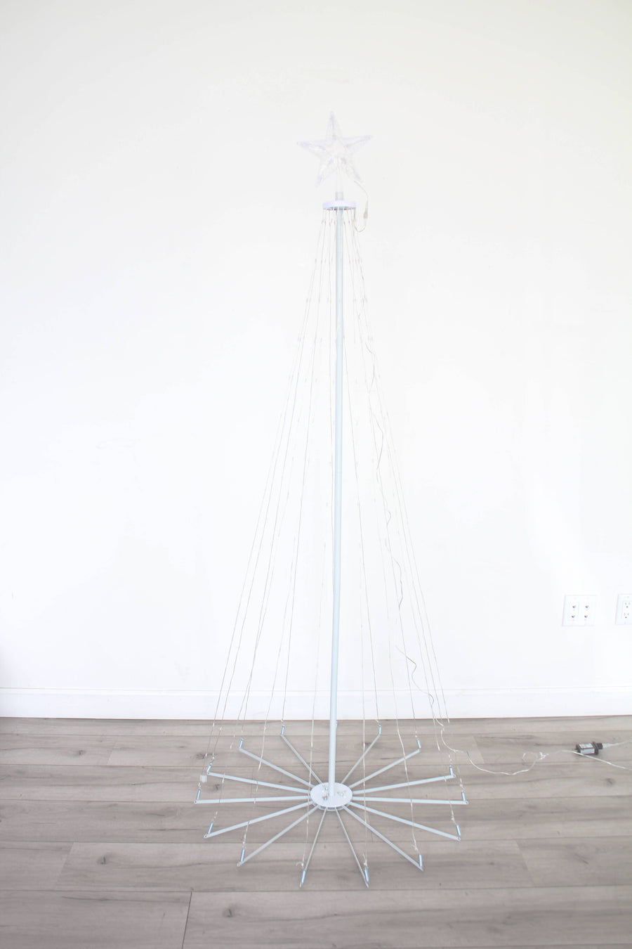 6FT Tree Light Outdoor w Star Warm White