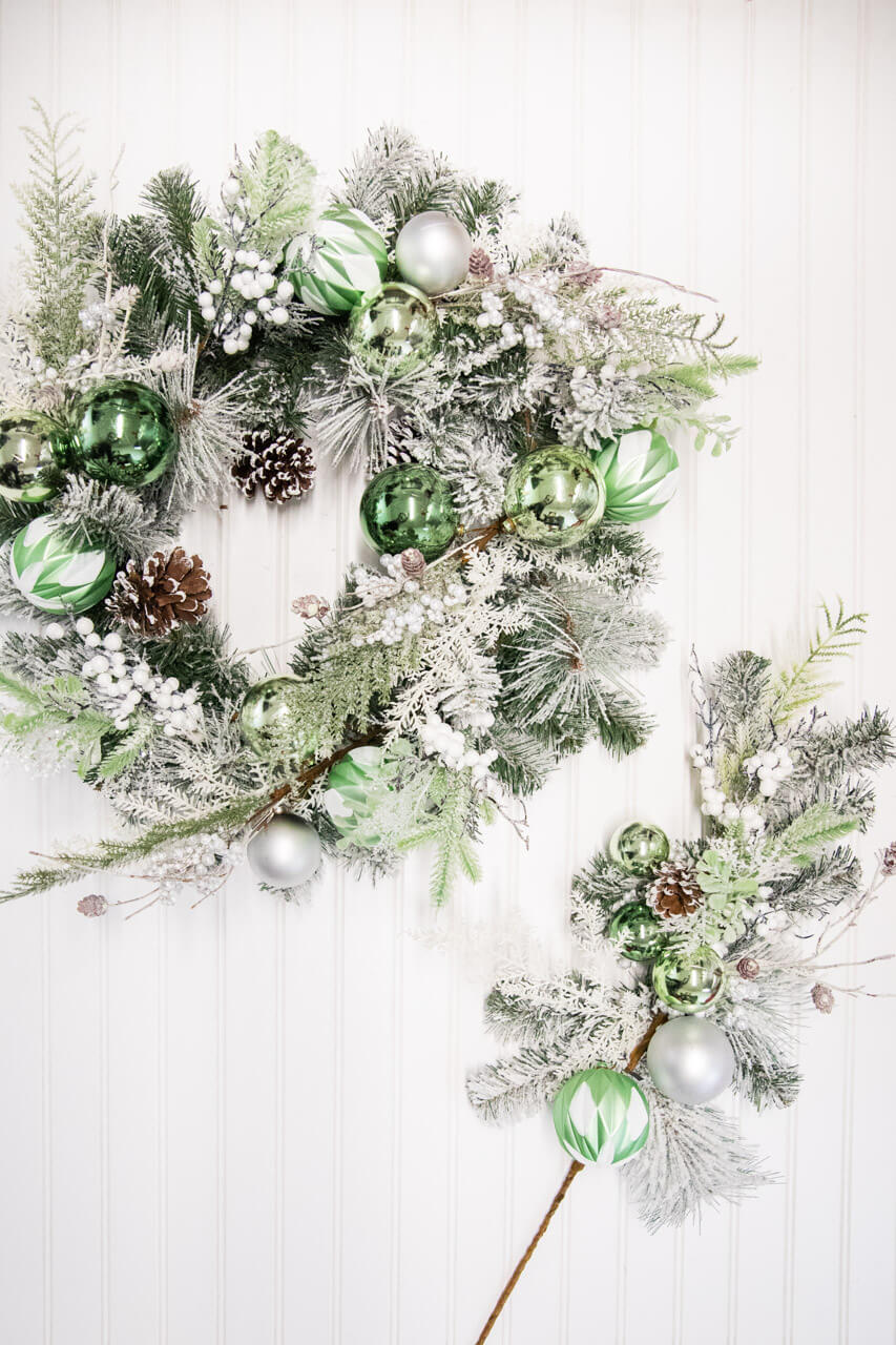 24” Christmas Pine/Ball Wreath