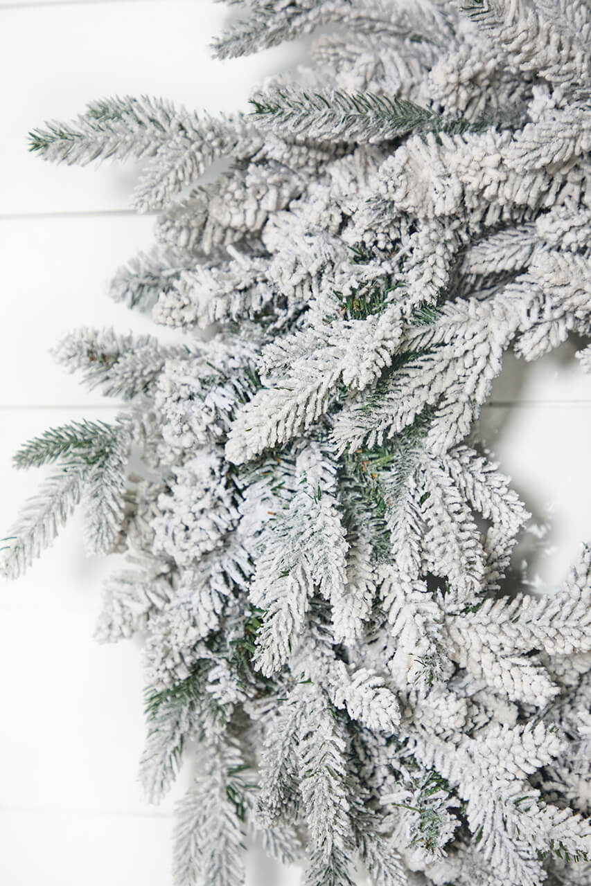 24" Deluxe Flocked Wreath