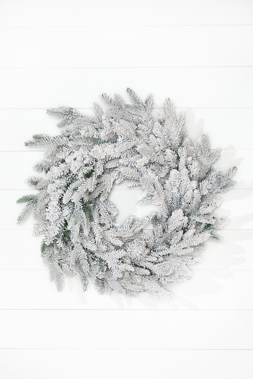 24" Deluxe Flocked Wreath