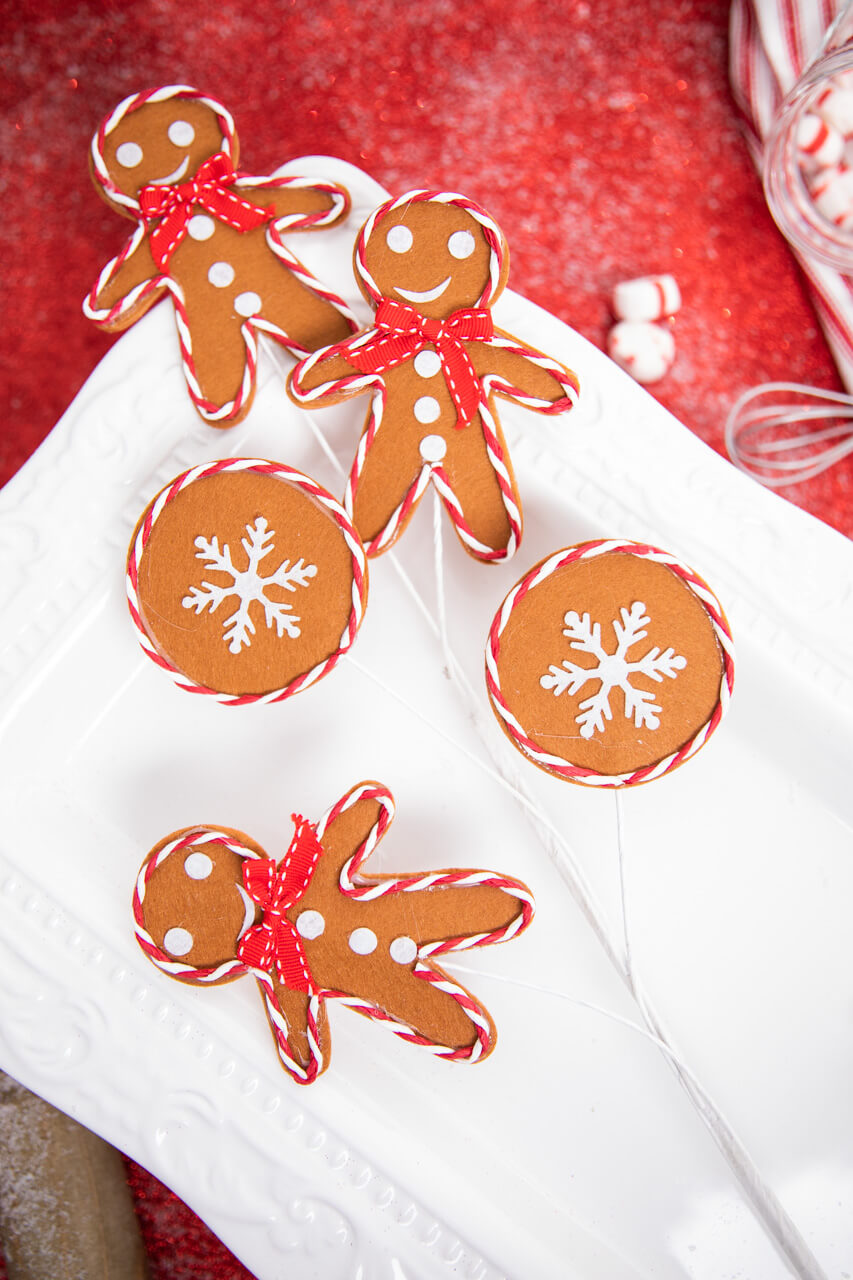 27” Gingerbread Spray with Peppermint Outline