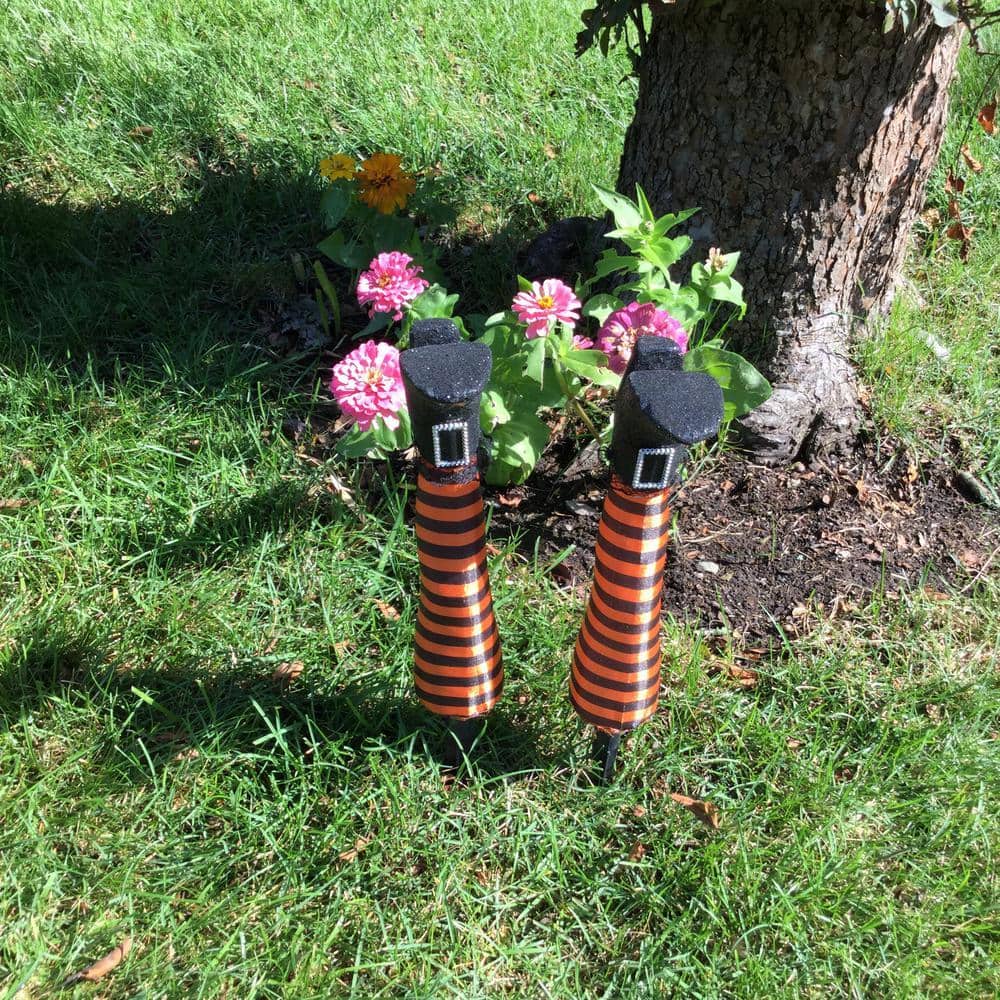 18 in. Pair of Witch Leg Yard Stakes