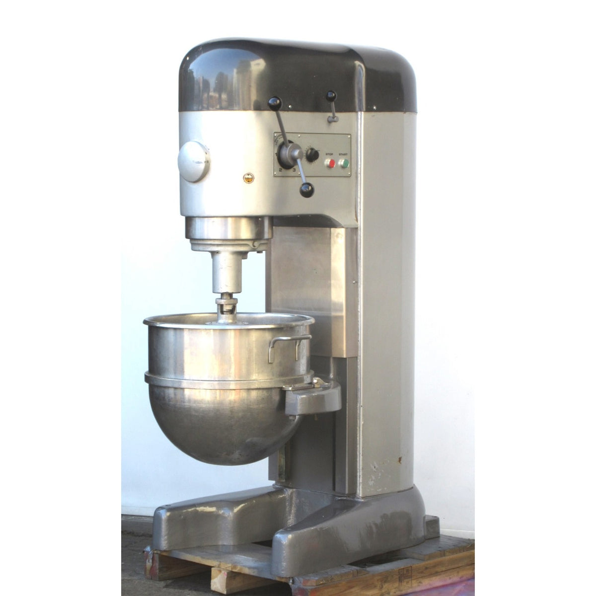 Hobart M802 80 Qt Mixer, Bowl And 2 Attachments Included, Used Excellent Condition