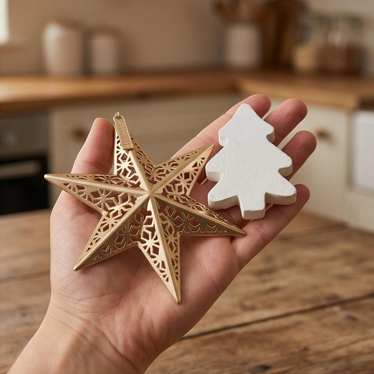 Scentsicles White Winter Fir Gold Star Refillable Ornament