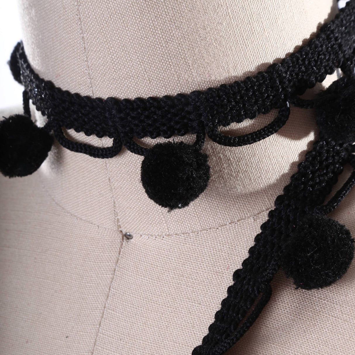 Pom Pom Trim Jumbo Black
