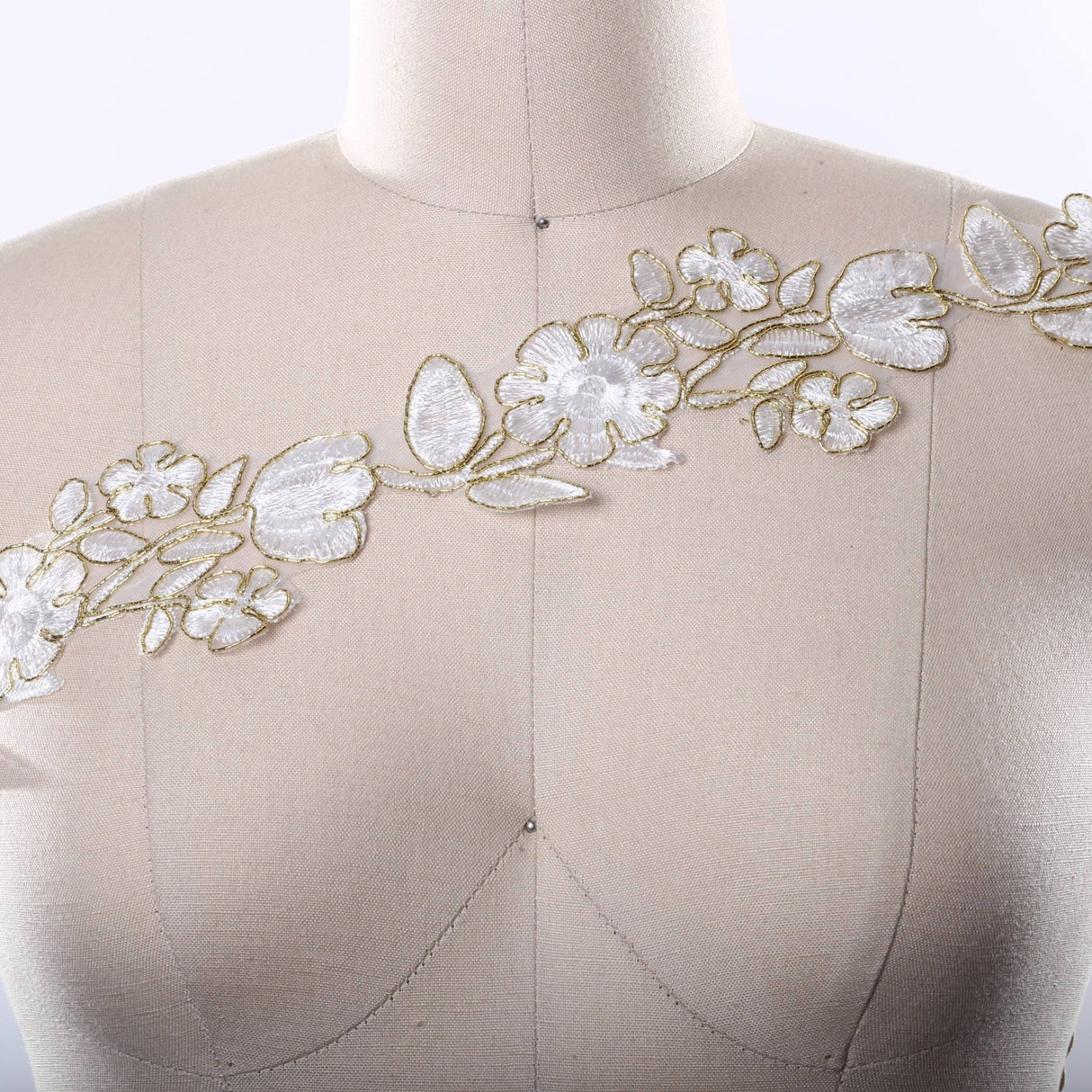 Alencon Lace Trim White Gold Metallic 2.75"