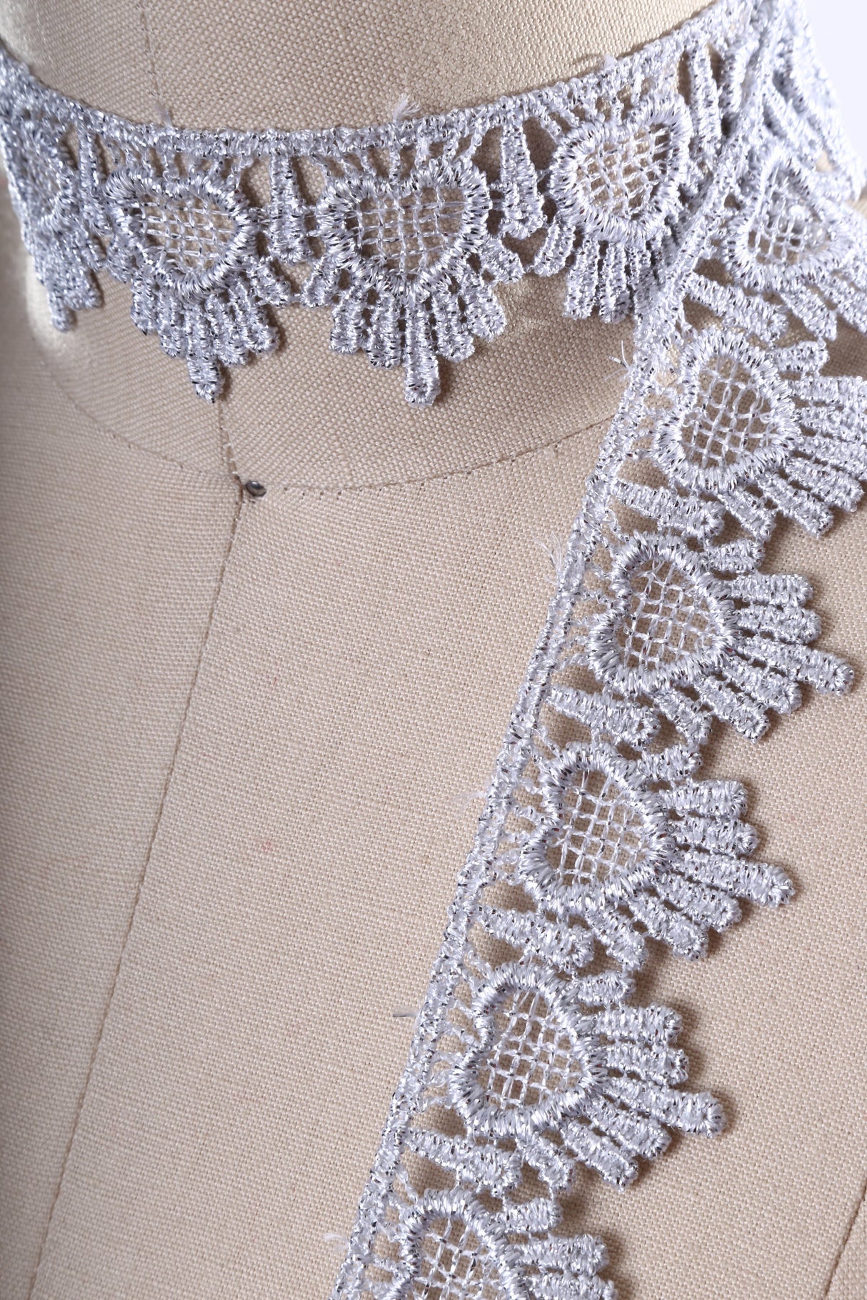 Venice Lace Trim Metallic Gold Heart