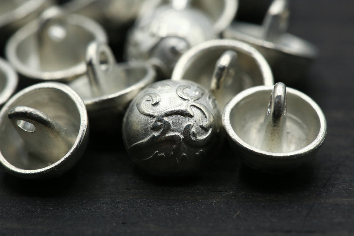 Metal Shank Button Silver Vine Dome 14L