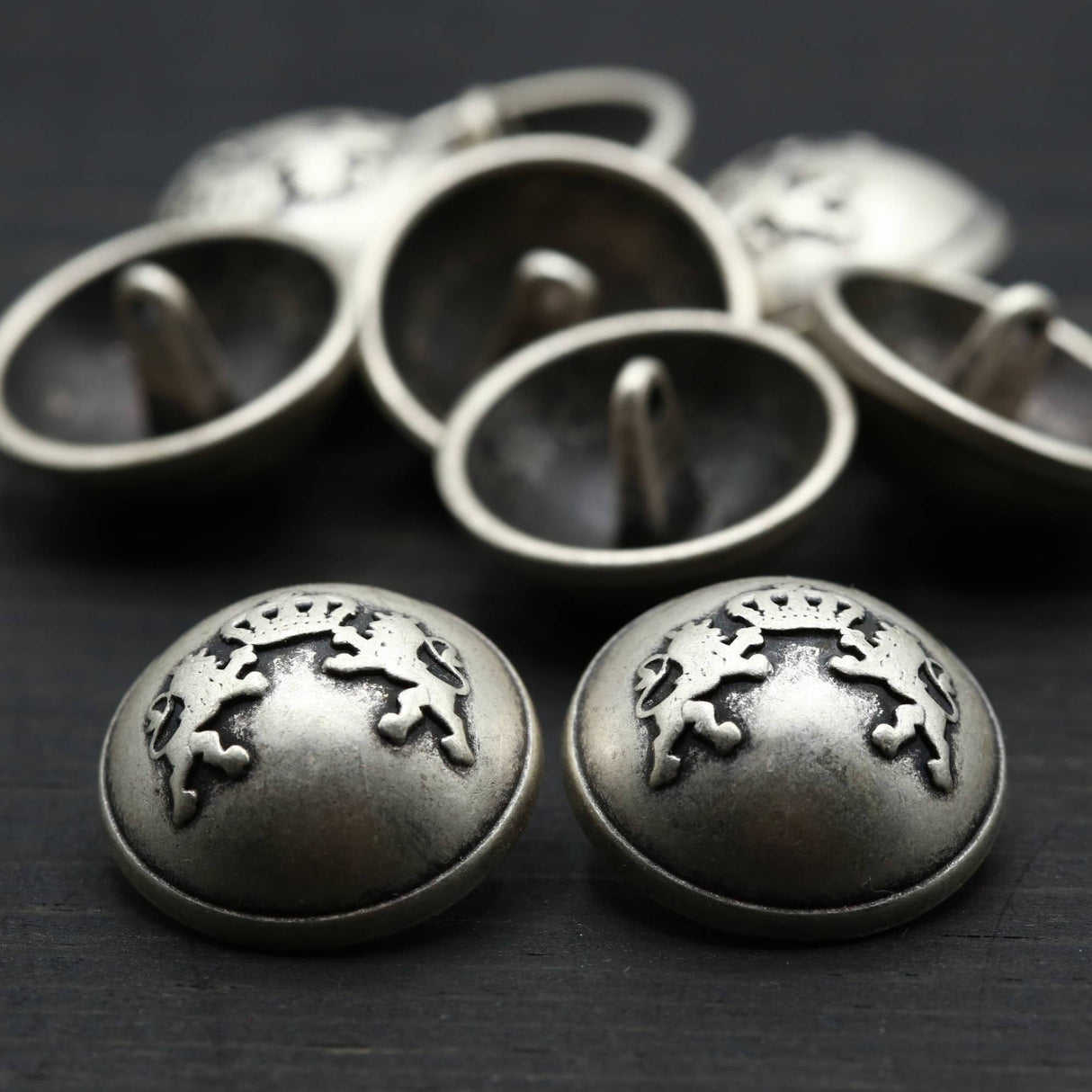 Metal Button Antique Silver Lion Crown 40L