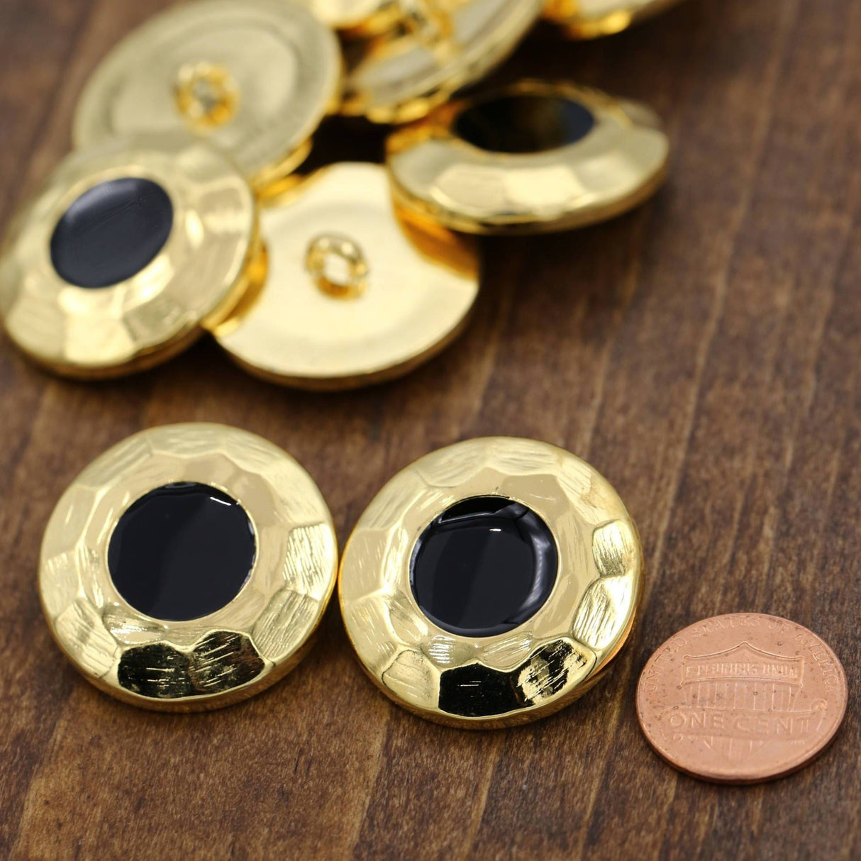 Shank Button Gold Black 28mm