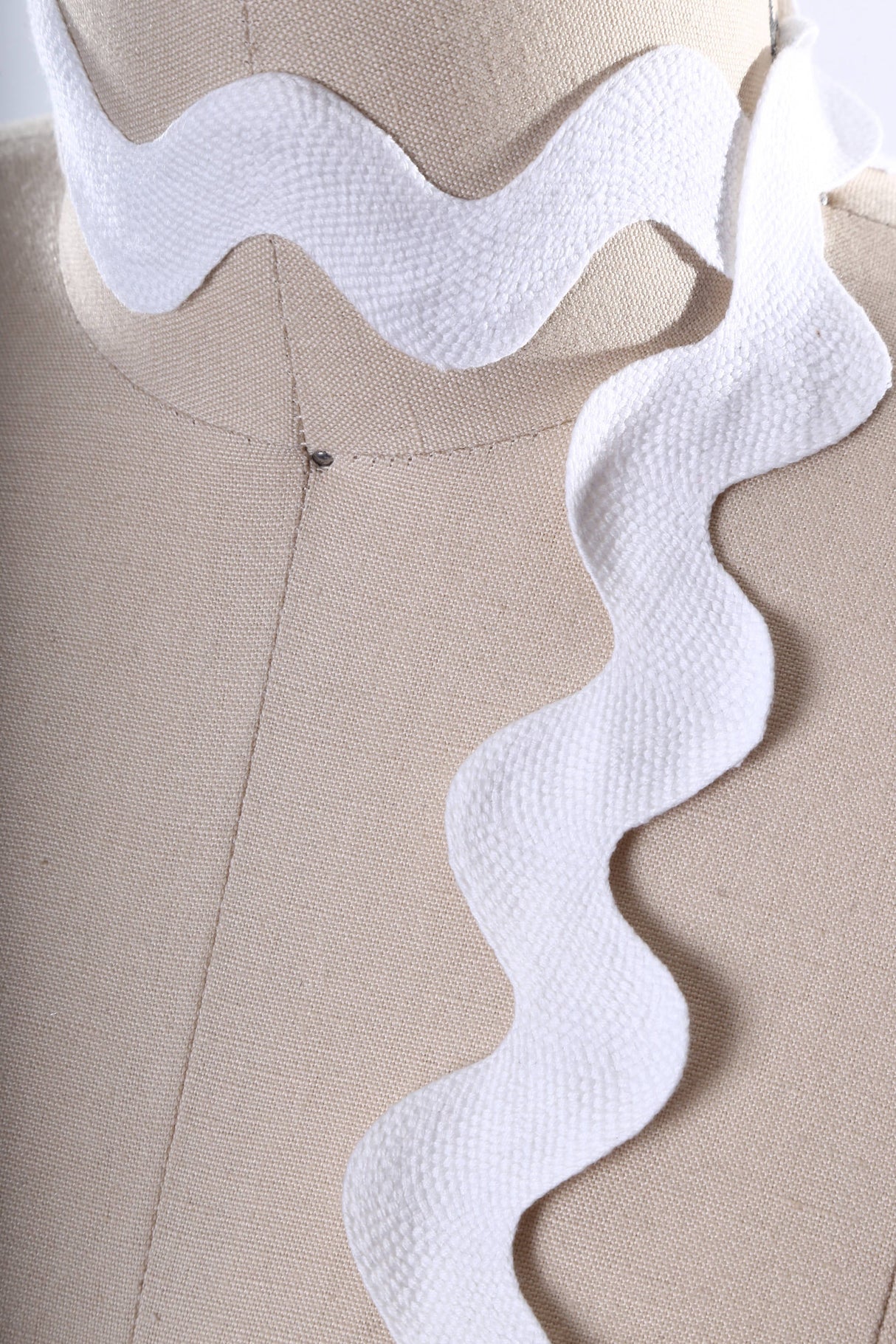 Ric Rac Trim Jumbo White Cotton 1"