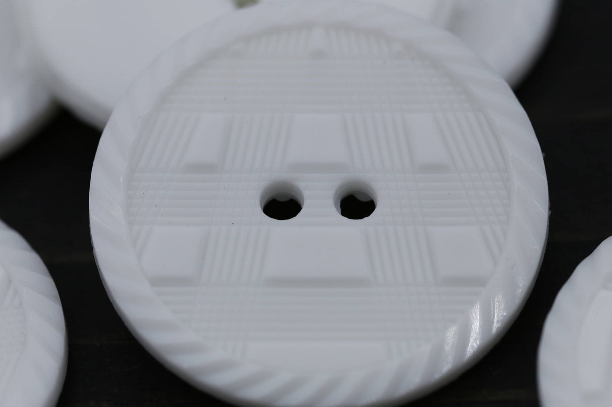 Plastic Button White 28L Etched