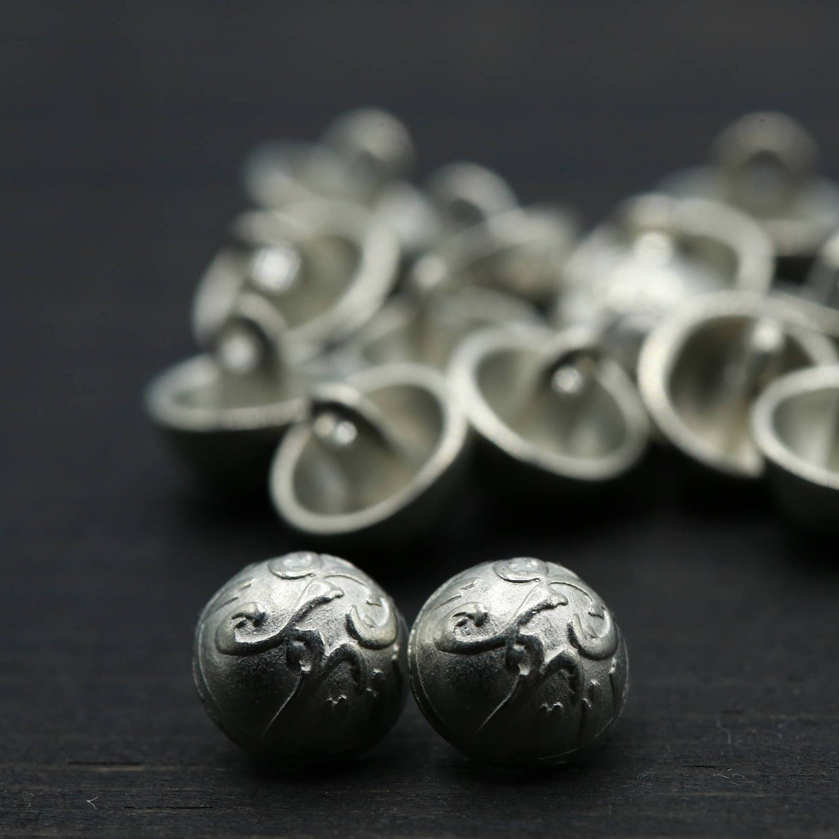 Metal Shank Button Silver Vine Dome 14L