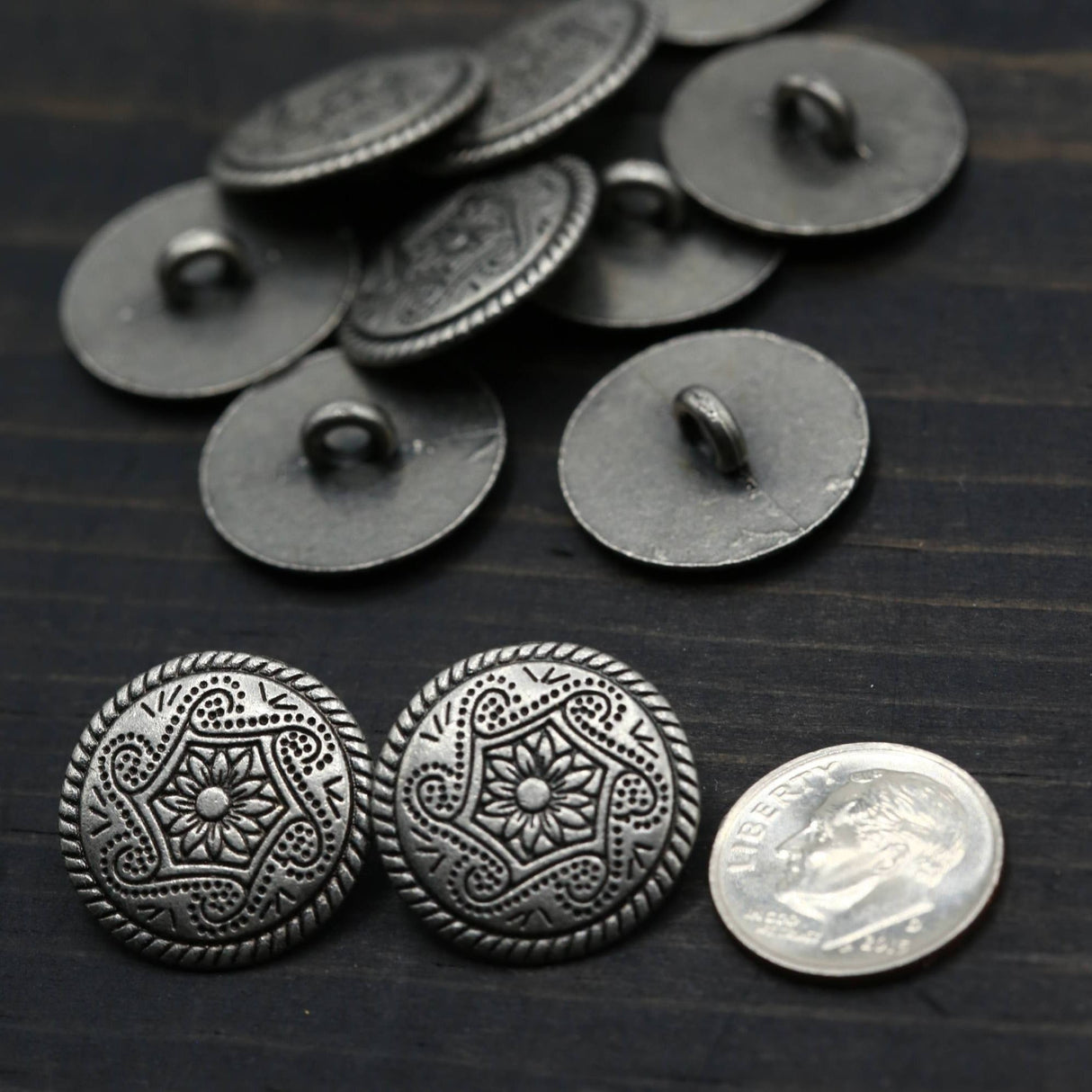 Flower Design Gunmetal Button 30L 19mm