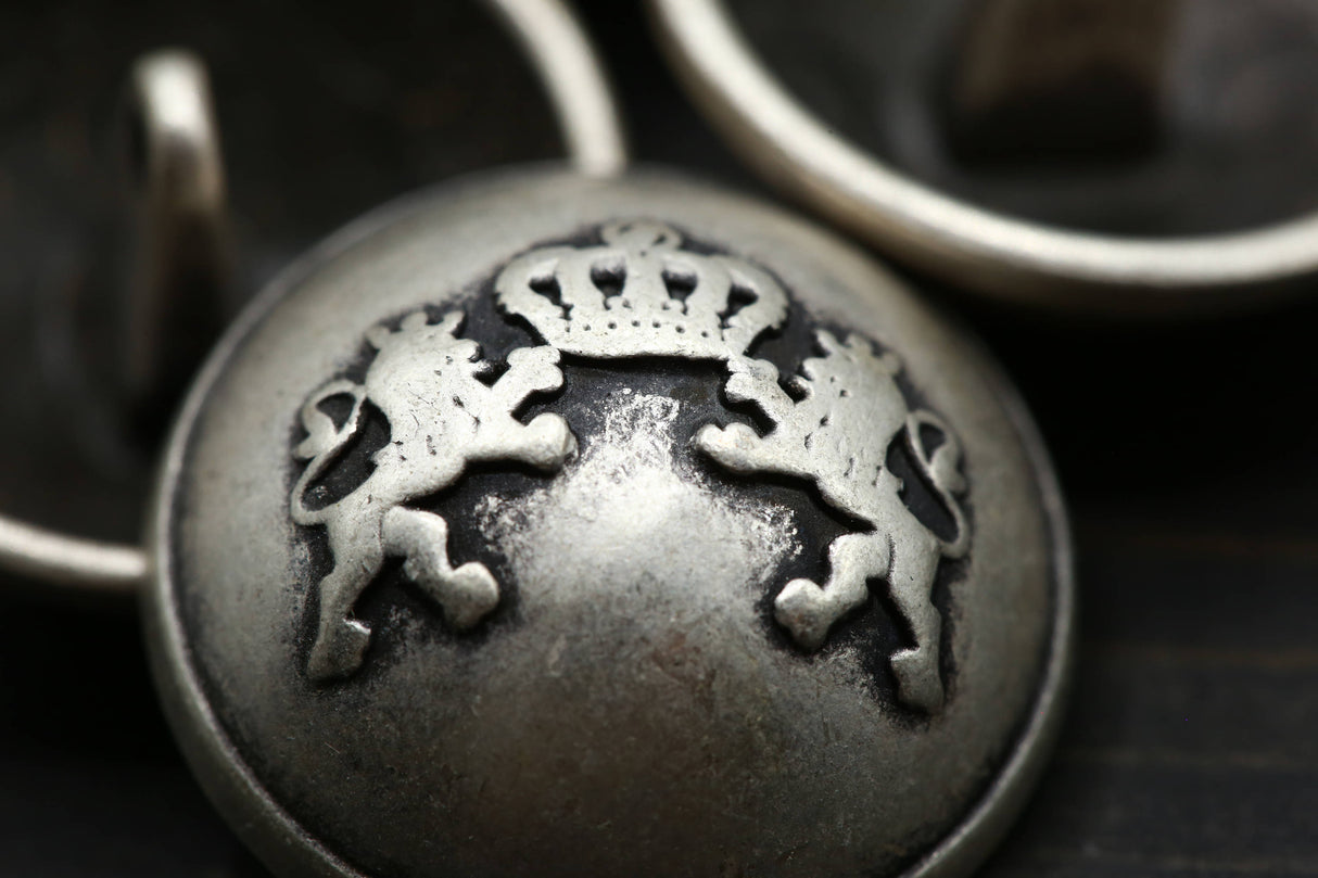 Metal Button Antique Silver Lion Crown 40L